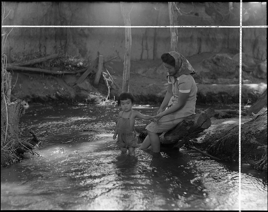 japanese-internment-camp-photos-dorothea-lange-3-5ca213e4afbec  880