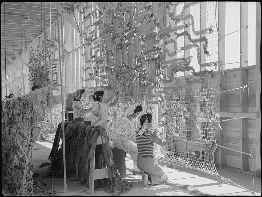 japanese-internment-camp-photos-dorothea-lange-13-5ca2140157634  880