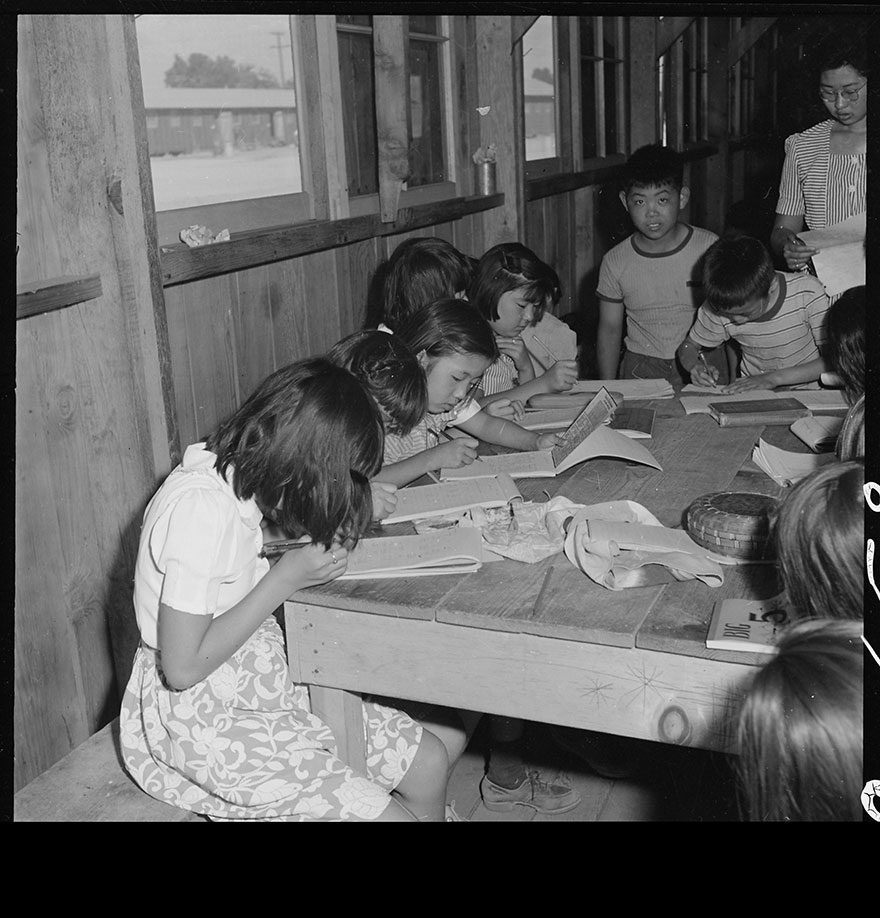 japanese-internment-camp-photos-dorothea-lange-34-5ca2142a76620  880