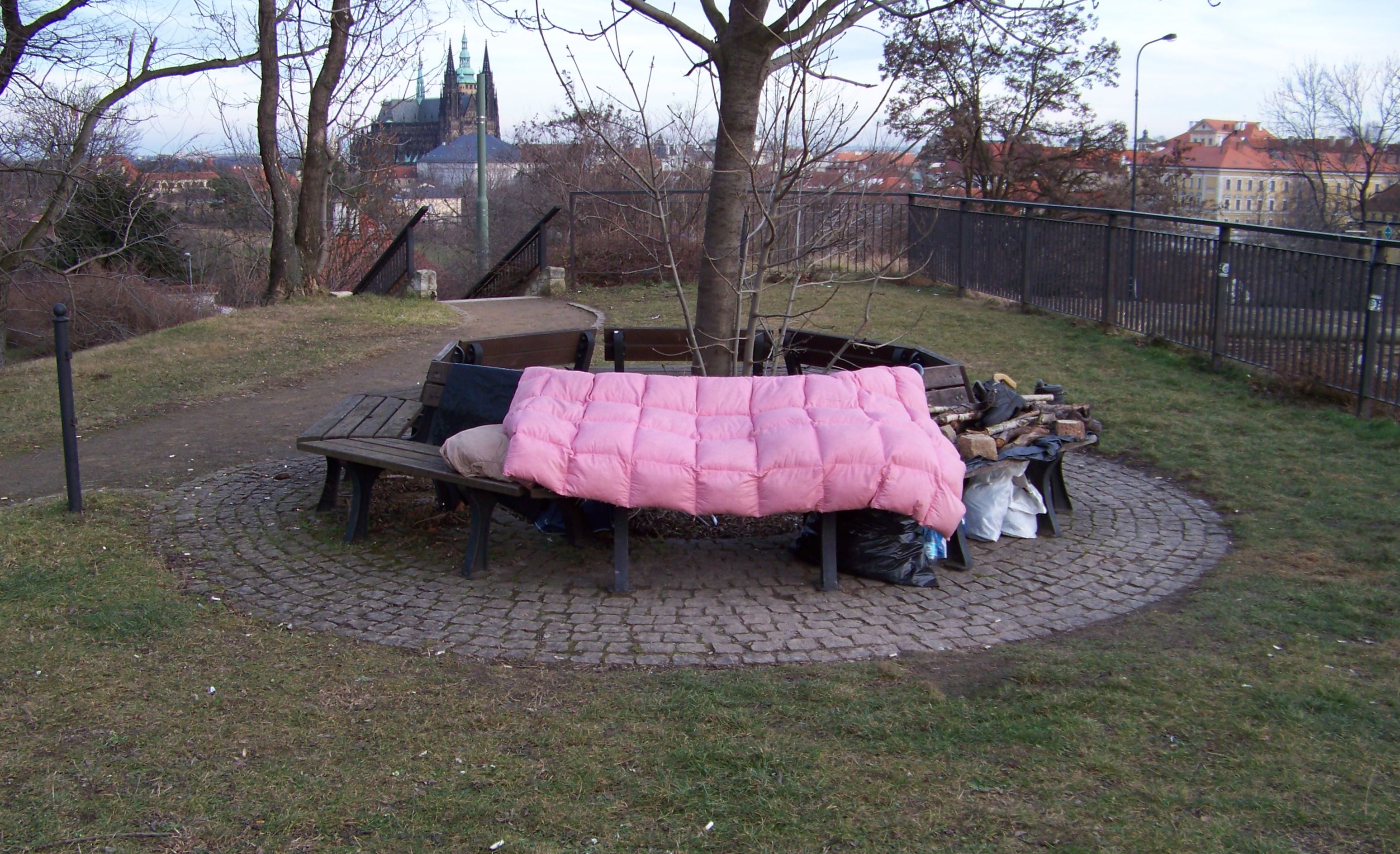 Hradčany bezdomovecké tábořiště na baště